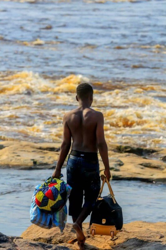 Romario Lukau: "Between Dream and Reality", an Artistic Vision of African Migration