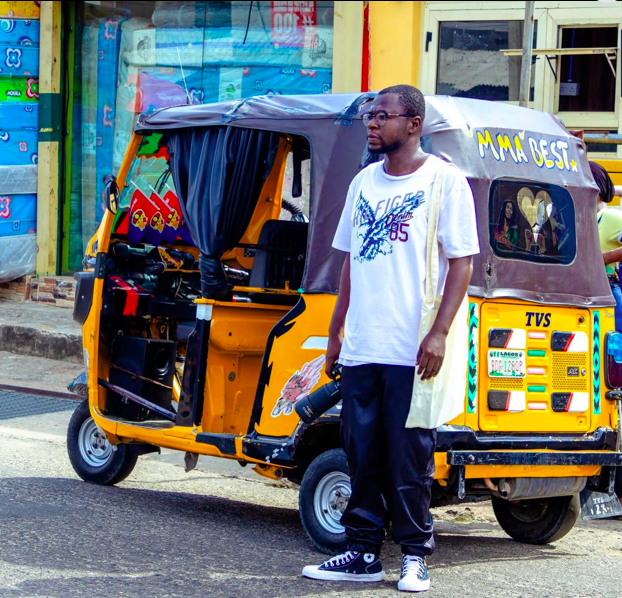 5 things to know about the photographer Tessilim Adjayi